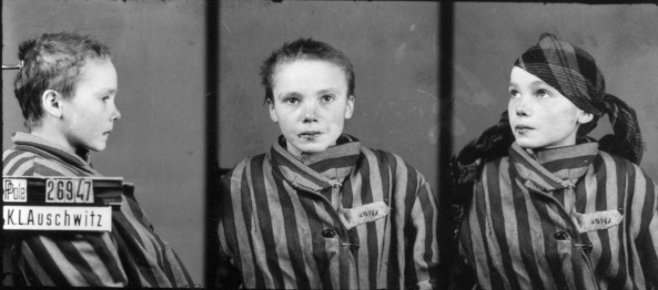 Czeslava Kwoka , een Pools meisje een van de duizende kinderen die stierven in Auschwitz. Ze werd 14 jaar........